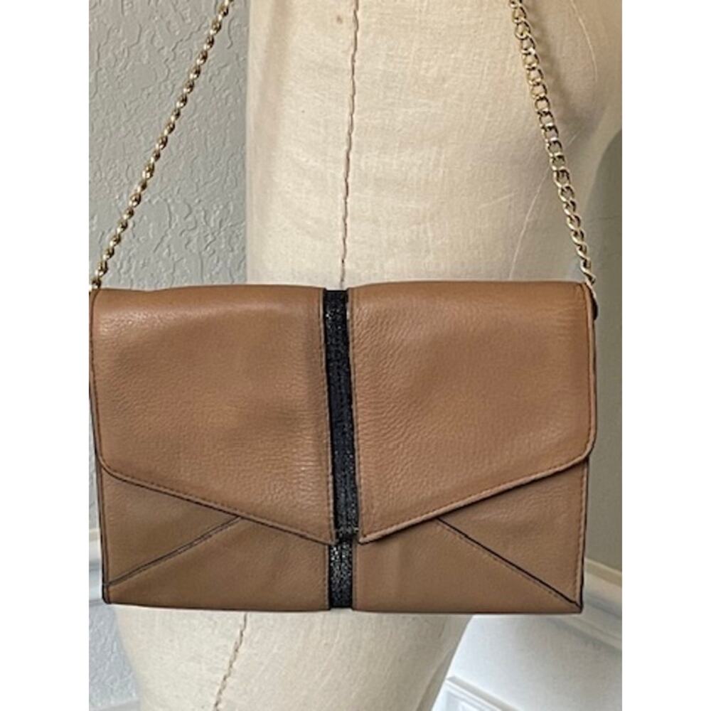 Vince Camuto Leather Envelope Shoulder Bag Clutch Tan Black Gold Chain